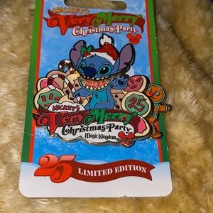 Very Merry Christmas Party Pins 2008 Disney- Stitch. New